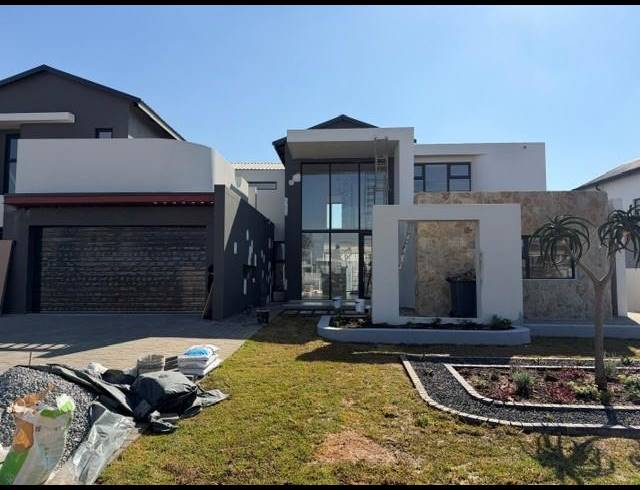 5 BEDROOM HOUSE FOR SALE IN MIDSTREAM HEIGHTS